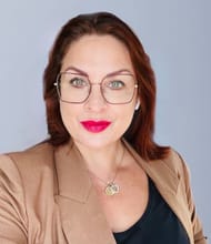 Yuliia POLI, Agente comercial