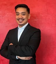 Don-Christopher DUMLAO, Commercieel agent