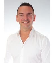 Cedric ESCAVI, Commercieel agent