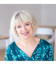 Liz MAKELA, Commercieel agent