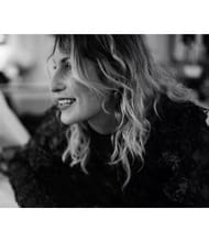 Julie VIALLET, Commercieel agent