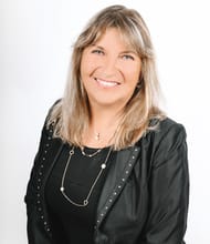 Christèle DYAL, Agente commerciale