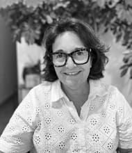 Patricia PIN, Commercieel agent