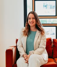 Victoria MAC GREGOR, Commercieel agent