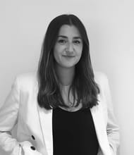 Alicia DORE, Negozziatore