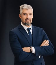 julien  VEILLEROY , Makler