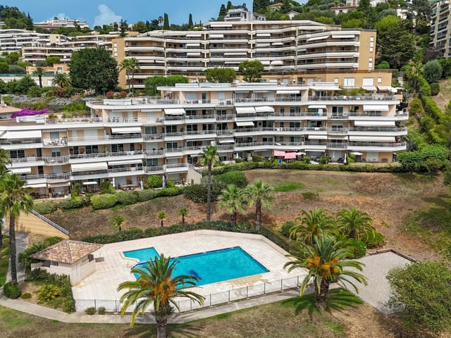 Appartement à vendre - 06200, Nice (Corniche Fleurie), France, 58kVk1 - Melsia