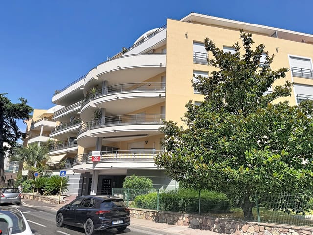 Appartement à vendre - 83700, Saint-Raphael (Centre Ville), France, 5rAErz - Melsia