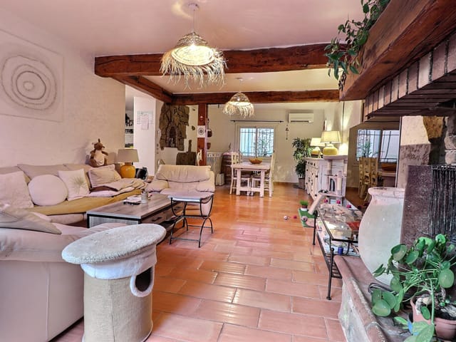 Dorfsitz zu verkaufen - 83520, Roquebrune-Sur-Argens, France, GJL8OW - Melsia