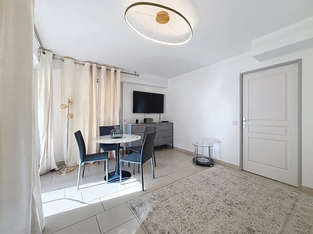 Appartement te koop - 8, Rue de la Rampe, 06400, Cannes (Suquet/Vieux Port), France, GLjnWy - Melsia