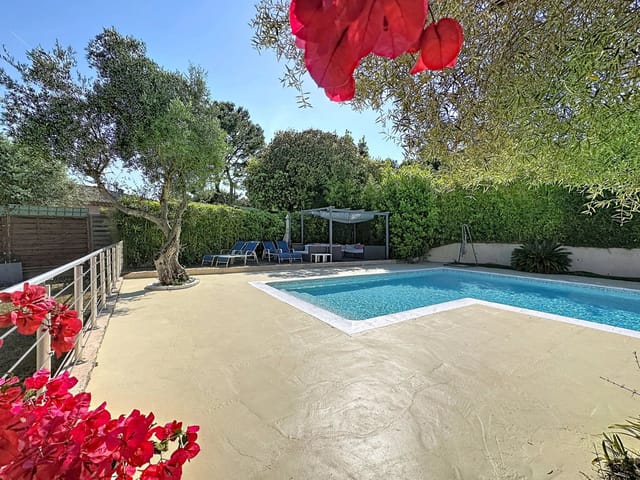 Huis te koop - chemin de roubion, 06600, Antibes, France, Xmwwmz - Melsia