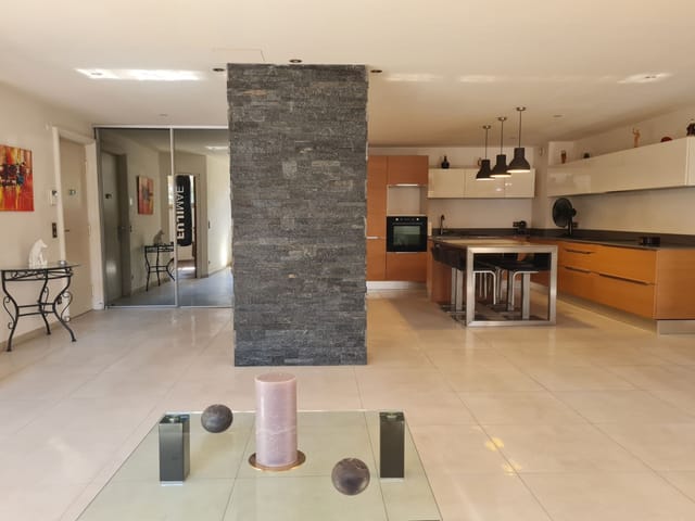 Appartement à vendre - 06700, Saint-Laurent Du Var (Centre), France, XyQ9VQ - Melsia