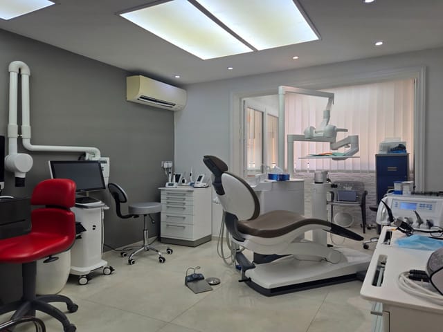 Commercie/Kantoor te koop - 06110, Le-Cannet (Le Cannet / Carnot), France, bkJNEV - Melsia