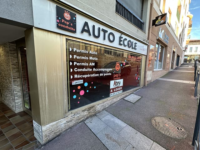 Commerce/Bureau à louer - 95, Rue de Châteaudun, 83700, Saint-Raphael (Centre Ville), France, bo6oQ7 - Melsia